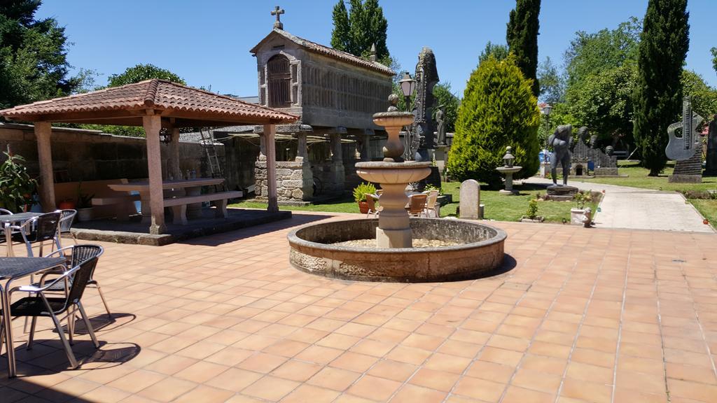 Hostal Albergue Villa San Clemente Tui Exterior photo