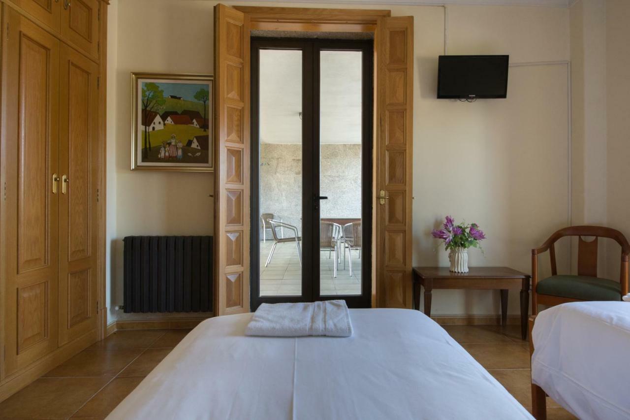 Hostal Albergue Villa San Clemente Tui Exterior photo